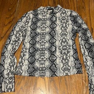 ⭐️women’s snakeskin turtleneck